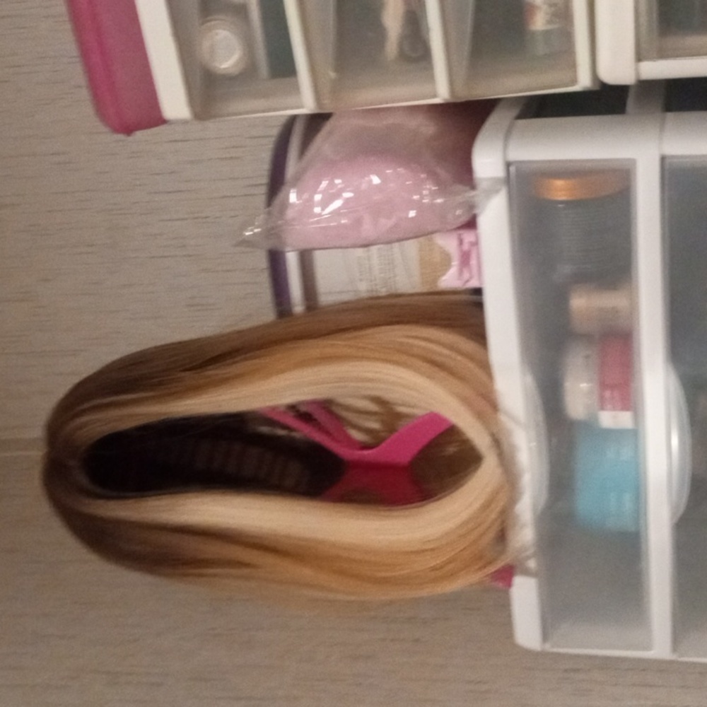 NWT Serene blond with brown roots, shoulder length bob & comes with wig capp.